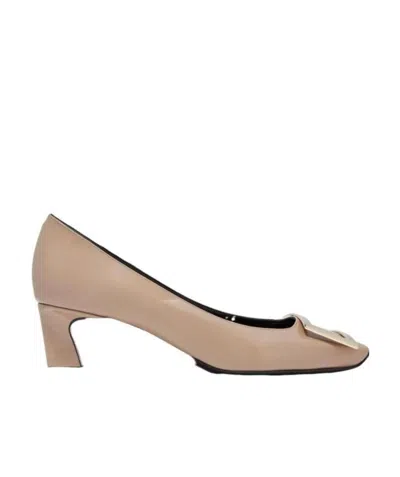Roger Vivier Trompette Buckle Pumps In Nude