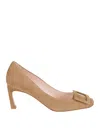 Roger Vivier Belle Viviier Trompette Pumps In Neutral