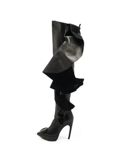 Pre-owned Roger Vivier Vintage Viv Choc Ruffled Boots In Black