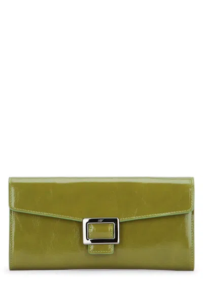 Roger Vivier Chic Wallet Chain Featuring Buckle Detail In Green