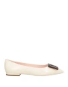 Roger Vivier Gommettine Patent-leather Point-toe Flats In Off-white