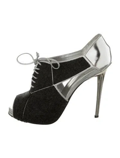 Pre-owned Roger Vivier Wool Printed Pumps In Gray
