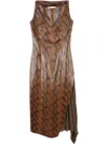 Rokh Pleated Dress In ブラウン
