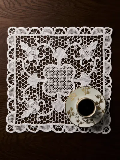Rolande Du Dreuilh Créations Lacework Linen Square Placemats (set Of 4) In White