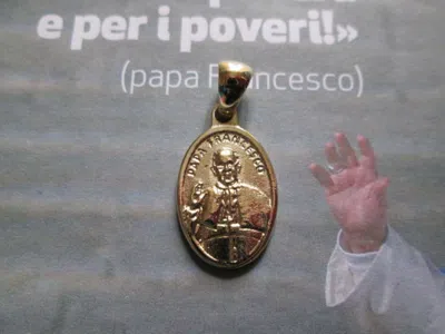 Pre-owned Rome Pope Francis With Square St. Peter's  Pendant Made Yellow Gold 18 K
