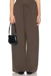 Ronny Kobo Moni Pant In Desert