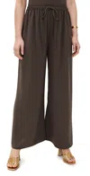 Ronny Kobo Moni Pant In Desert
