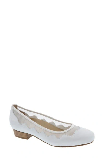 Ros Hommerson Toostie Kitten Heel Pump In White Leather