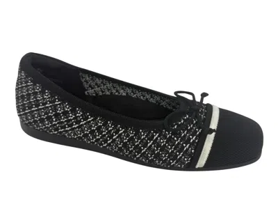 Ros Hommerson Women's Noelle Flats In Black