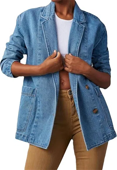 Rosa Clothing Dynever Washed Blazer In Denim In Blue