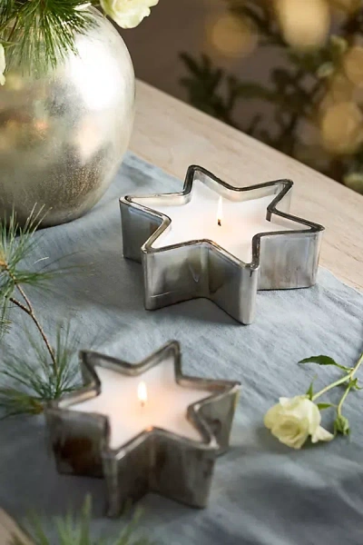 Rosy Rings Winter Rose Star Candle In Gray