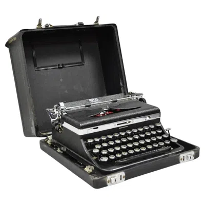 Pre-owned Royal Vintage  De Luxe Deluxe Touch Control Manual Typewriter With Carrying Case In Black