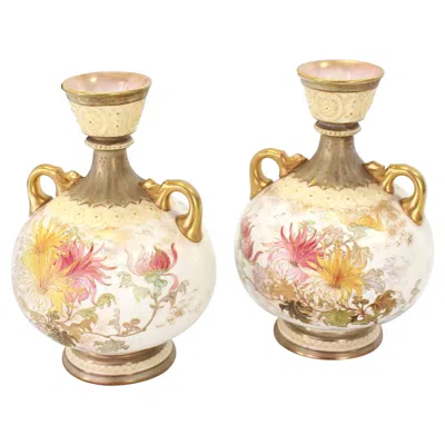 Pre-owned Royal Worcester Pair Of  Porcelain Vases In Sand