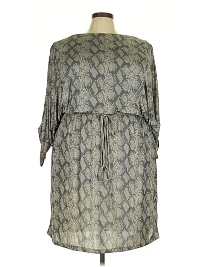 Pre-owned Roz & Ali Casual Dress In Gray