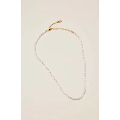 Rubi Shoes Beaded Necklace In Gold Plated Pearl
