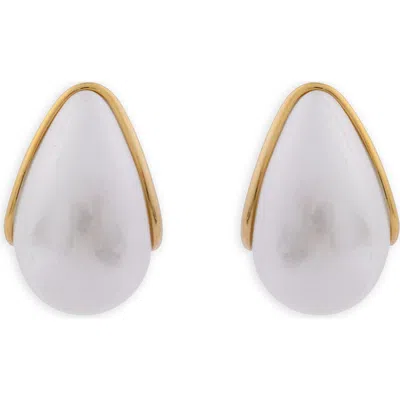 Saachi Teardrop Imitation Pearl Stud Earrings In Gold