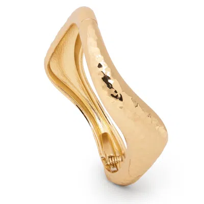 SAACHI WOMEN'S GOLD HAMMERED WAVE HINGED CUFF