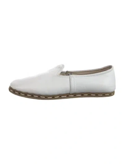 Pre-owned Sabah Leather Loafers In White