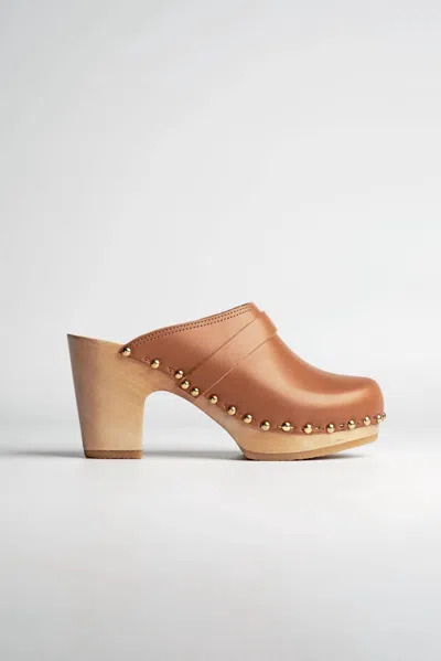 Sabot Youyou Women's Yrma Rock Clogs In Camel