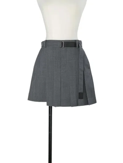 Sacai Belted Pleated Shorts In Gray