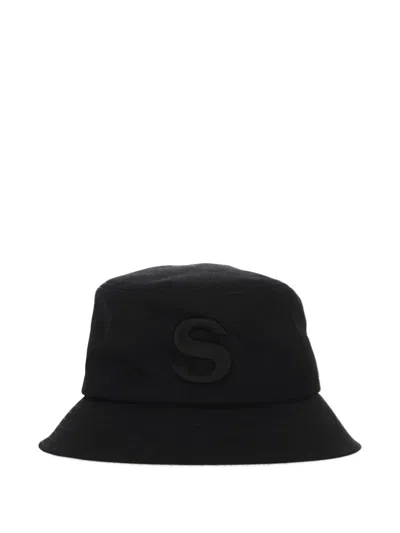 Sacai Letter Bucket Hat In Black