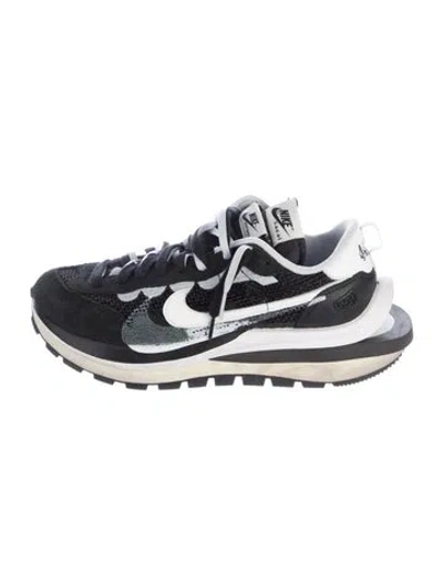 Pre-owned Sacai X Nike Vaporwaffle 'black White' Athletic Sneakers