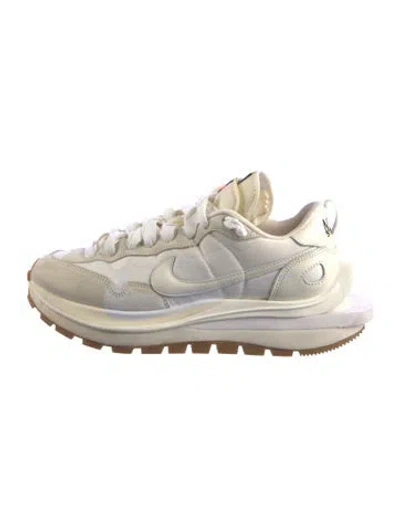 Pre-owned Sacai X Nike Vaporwaffle 'sail Gum' Sneakers In White