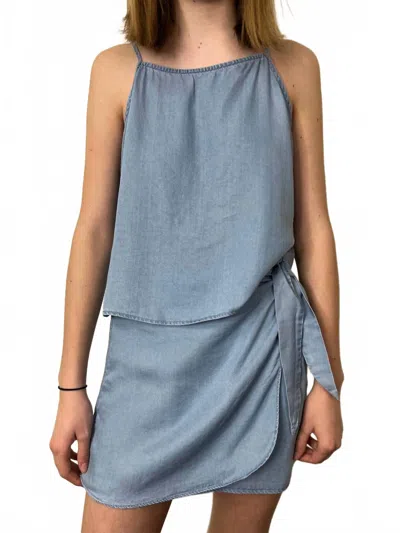 Sadie & Sage Chambray Tank Top In Light Wash In Blue