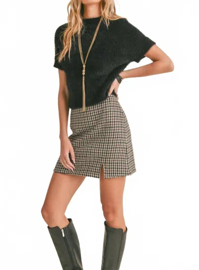 Sadie & Sage Rudy Ribbed Short Sleeve Sweater In Black/fuzzy