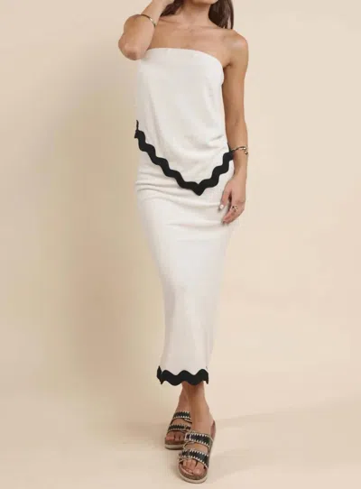 Sadie & Sage Sugarloaf Wavy Trim Skirt In Oatmeal In White