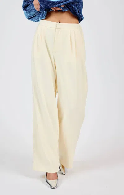 Sadie & Sage Midday Latte Pants In Cream In White