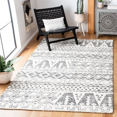 Safavieh Abstract Hand Made Area Rug, Ivory / Black Bohemian Style Non-shedding