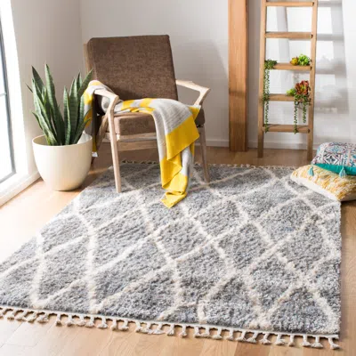 Safavieh Berber Fringe Shag Machine Made Area Rug, Dark Grey / Cream Contemporary Style Easy Care In Gray