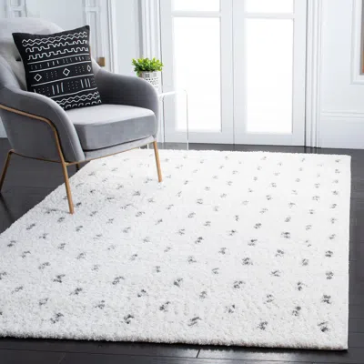 Safavieh Berber Shag Machine Made Area Rug, Beige / Grey Shag / Flokati Style Easy Care In White