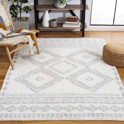 Safavieh Berber Shag Machine Made Area Rug, Ivory / Grey Bohemian Style Easy Care In Gray