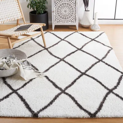 Safavieh Berber Shag Machine Made Area Rug, Ivory / Grey Contemporary Style Easy Care