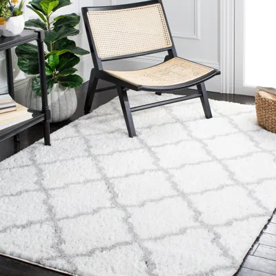 Safavieh Berber Shag Machine Made Area Rug, Ivory / Light Grey Shag / Flokati Style Easy Care In White