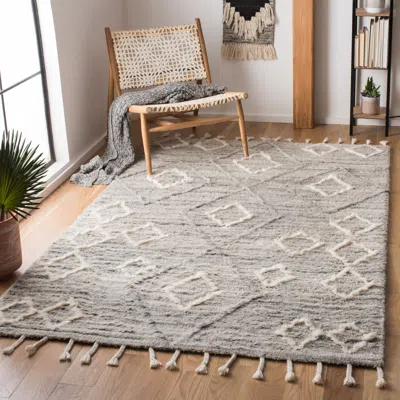 Safavieh Casablanca Hand Made Area Rug, Grey / Ivory Bohemian Style Non-shedding In Gray