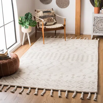Safavieh Casablanca Hand Made Area Rug, Ivory / Beige Bohemian Style Non-shedding