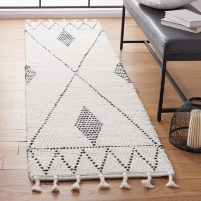 Safavieh Casablanca Hand Made Area Rug, Ivory / Black Bohemian Style Non-shedding In Neutral