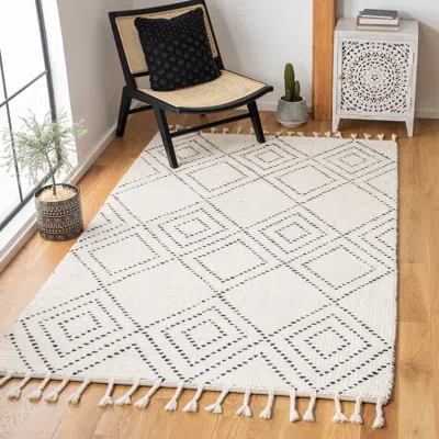 Safavieh Casablanca Hand Made Area Rug, Ivory / Black Bohemian Style Non-shedding In Neutral