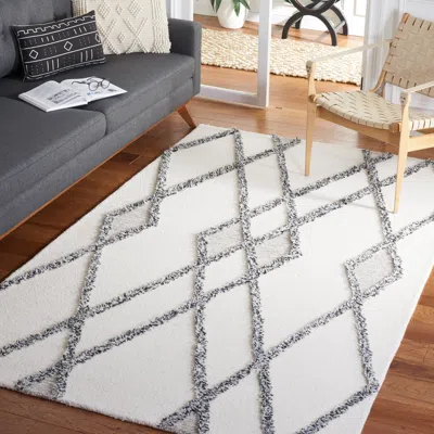 Safavieh Casablanca Hand Made Area Rug, Ivory / Black Contemporary Style Non-shedding In White