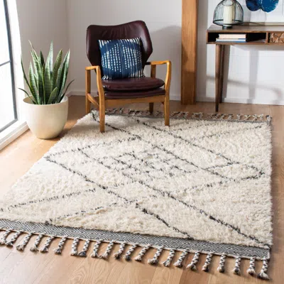 Safavieh Casablanca Hand Made Area Rug, Ivory / Charcoal Shag / Flokati Style Non-shedding