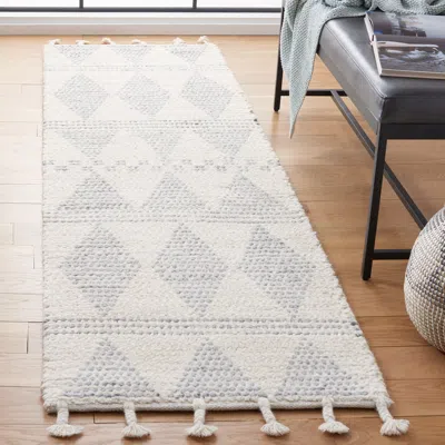 Safavieh Casablanca Hand Made Area Rug, Ivory / Grey Bohemian Style Non-shedding In White