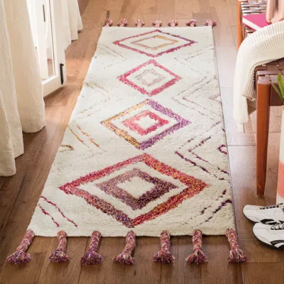 Safavieh Casablanca Hand Made Area Rug, Ivory / Multi Bohemian Style Non-shedding