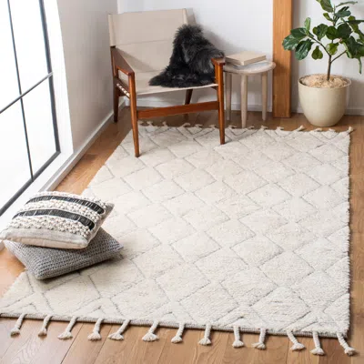 Safavieh Casablanca Hand Made Area Rug, Ivory Shag / Flokati Style Non-shedding In Neutral