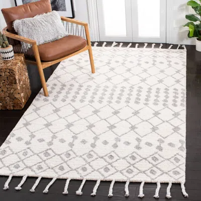 Safavieh Casablanca Hand Made Area Rug, Ivory / Silver Bohemian Style Non-shedding In Neutral