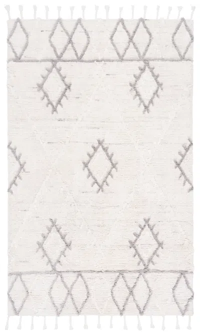 Safavieh Casablanca Handmade Rug In White