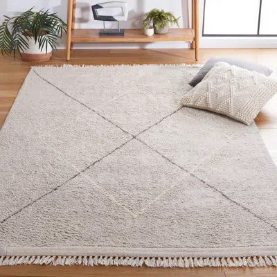 Safavieh Easy Care Hand Made Area Rug, Grey / Ivory Bohemian Style Non Shedding In Neutral