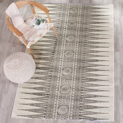 Safavieh Evoke Machine Made Area Rug, Ivory / Grey Bohemian Style Easy Care In Gray